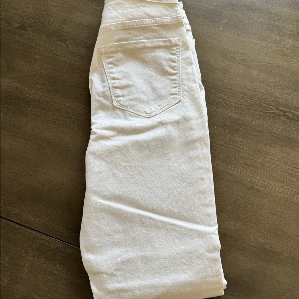 Old Navy Women's White Straight Leg Jeans - Picture 4 of 5